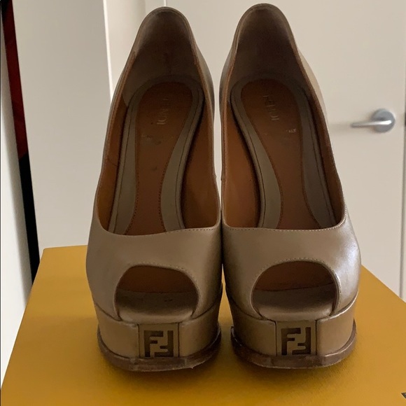 fendi logo heels